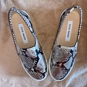 Steve madden slip on sneakers